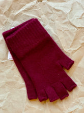 Load image into Gallery viewer, Cashmere Fingerless Gloves
