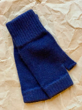 Load image into Gallery viewer, Luxury Cashmere Mittens (fingerless)
